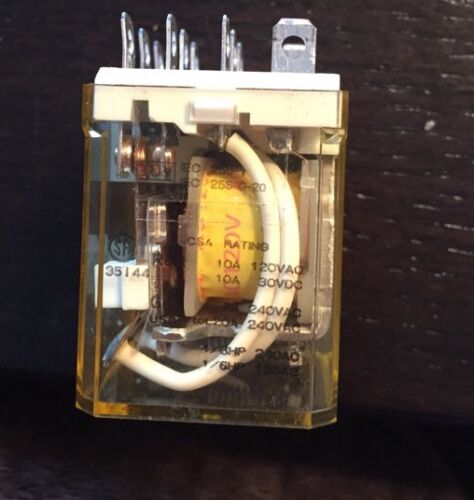 IDEC RH3B-U 120 VAC 50/60 HZ RELAY - Image 2