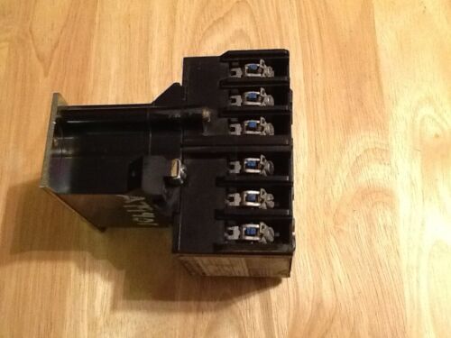 Cutler-Hammer ARD660L Industrial Control Relay 24Vdc Coil - Image 4