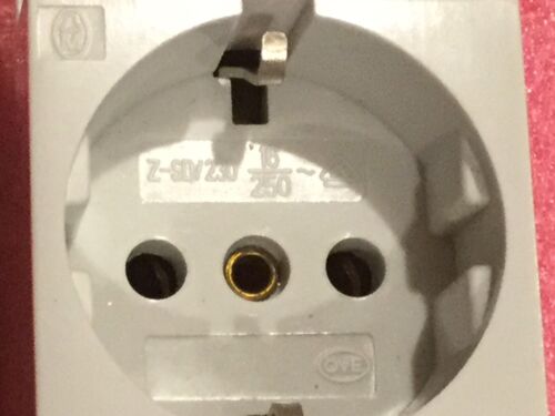 Din Mounted Socket With Cord - Image 2