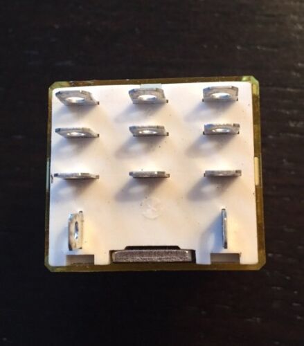 IDEC RH3B-U 120 VAC 50/60 HZ RELAY - Image 3