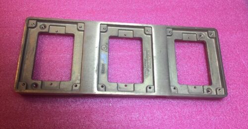 Wiremold 3-Gang Brass Plate Floor Box 539001 - Image 3