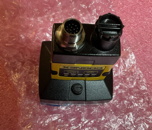 Cognex IS2000M-110-30-125 With Cables And Mounting Bracket - Image 4