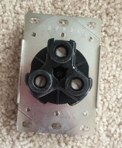 PASS & SEYMOUR 3890 Flush Mount 50A 125/250V 3W - Image 2