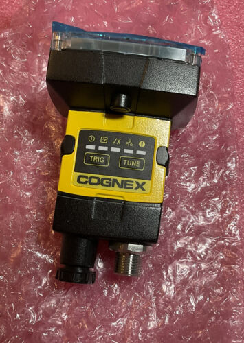 Cognex IS2000M-110-30-125 With Cables And Mounting Bracket - Image 5