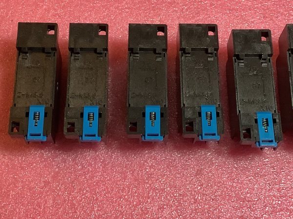 Lot Of 10 DYF08A Relay Socket Base - Image 5