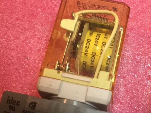 Lot Of 2 Idec RR-U Relays DC24V, With Base - Image 3