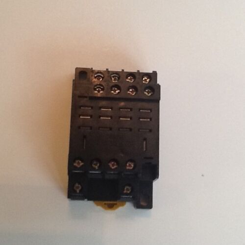 Omron Connecting Socket, PTF14A-E "New" Lot Of 61