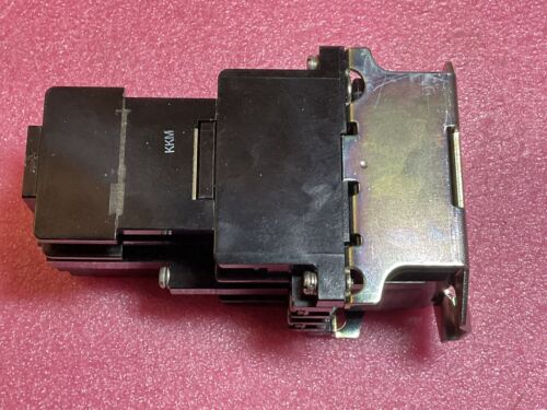Allen Bradley 700-N200A1 Relay With 700-NT Pheumatic Time Delay Unit - Image 3