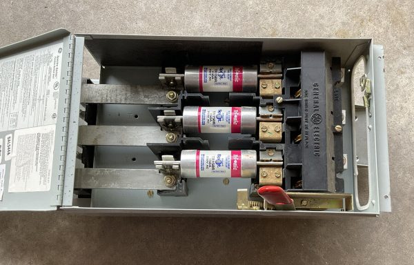 GE Spectra ADS32200HM 200A 240V 3PH Fusible Main Switch Unit - Image 4