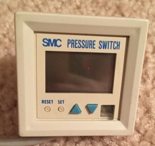 SMC Pressure Switch ZSE4-01-65 12-24VDC - Image 2