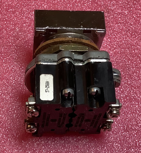 Cutler Hammer E30CS Compact Pushbutton - Image 2