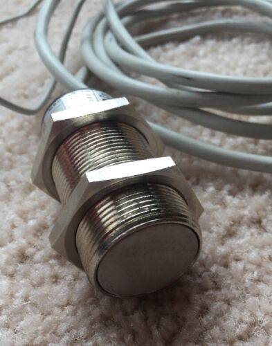 AT1-A0-1A Proximity Switch 3-100mA 10-30 VDC - Image 3