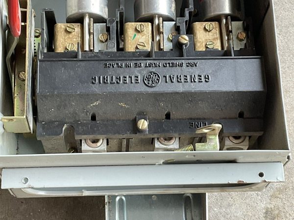 GE Spectra ADS32200HM 200A 240V 3PH Fusible Main Switch Unit - Image 6
