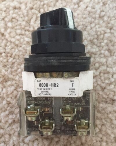 ALLEN BRADLEY 800H-HR2 2 POSITION MAINTAINED SELECTOR SWITCH