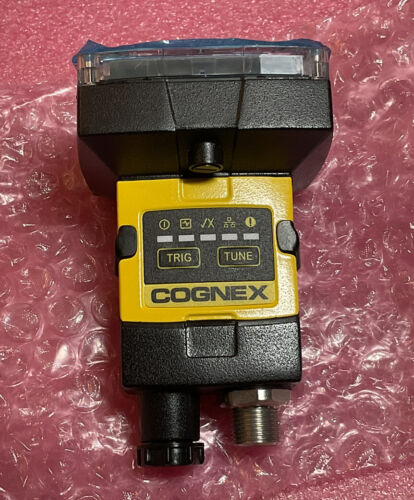 Cognex IS2000M-120-40-125 With Cables And Mounting Bracket - Image 4