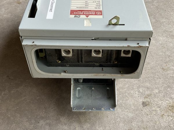 GE Spectra ADS32200HM 200A 240V 3PH Fusible Main Switch Unit - Image 3