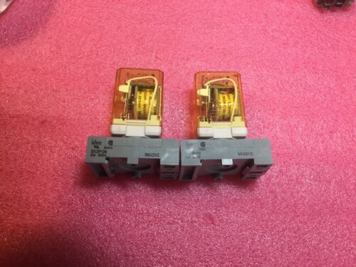 Lot Of 2 Idec RR-U Relays DC24V, With Base - Image 2