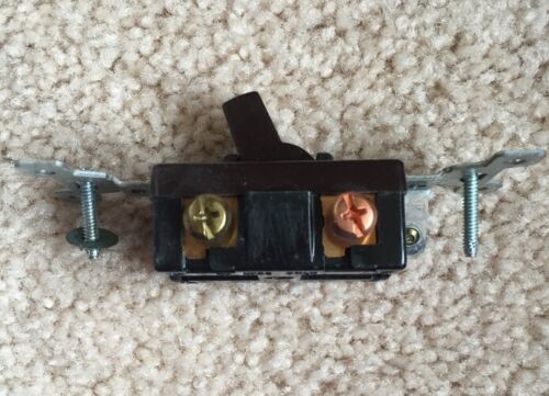 Arrow Hart AHCS315 15Amp 120/277Vac 3 Pole Brown Lot Of 8 - Image 3