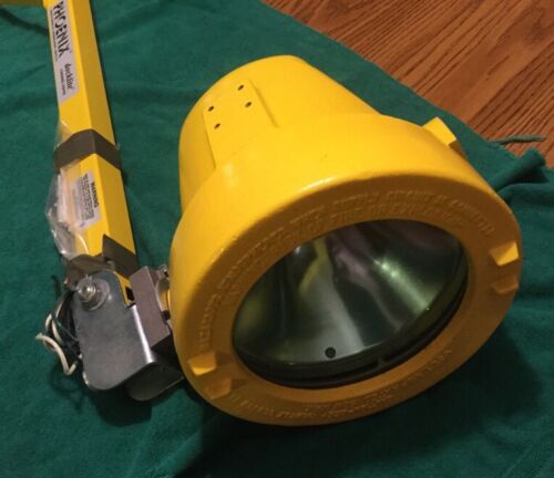 Phoenix Docklite Loading Light DLX-150N For Hazardous Locations - Image 3