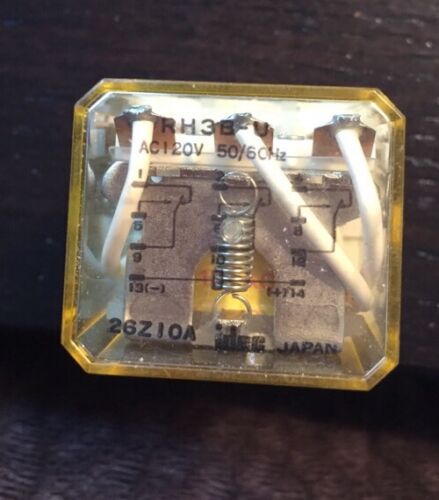 IDEC RH3B-U 120 VAC 50/60 HZ RELAY