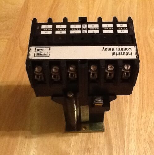 Cutler-Hammer ARD660L Industrial Control Relay 24Vdc Coil - Image 2