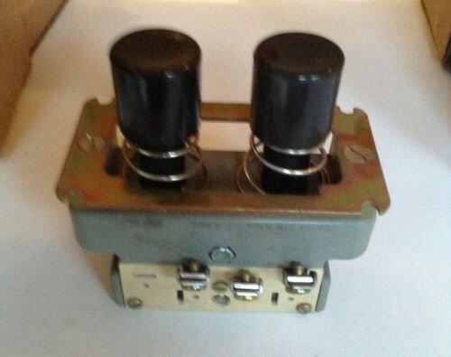 Square D Blank Button 2 Speed Standard Duty Push Button Unit 9001-UO 5 NIB - Image 3