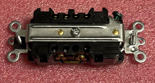 Leviton 16262-E Receptacle 15A-125A - Image 3