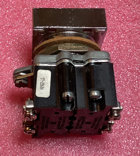 Cutler Hammer E30CS Compact Pushbutton - Image 4